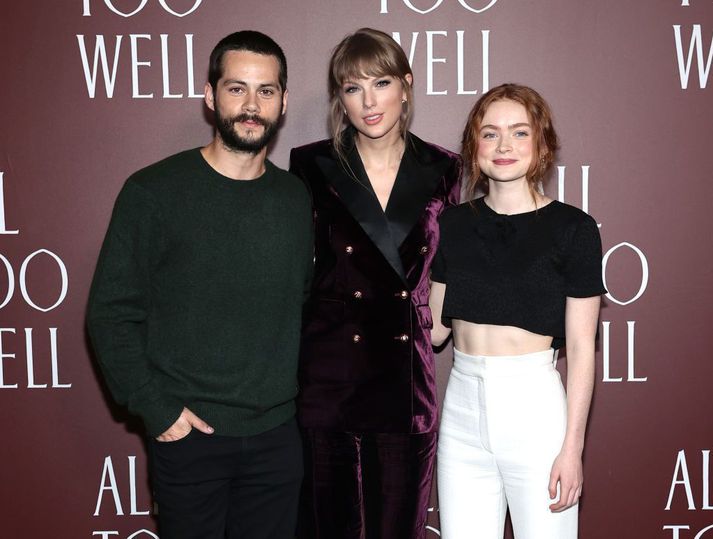 Dylan O'Brien, Taylor Swift og Sadie Sink við frumsýninguna á All Too Well á föstudag.