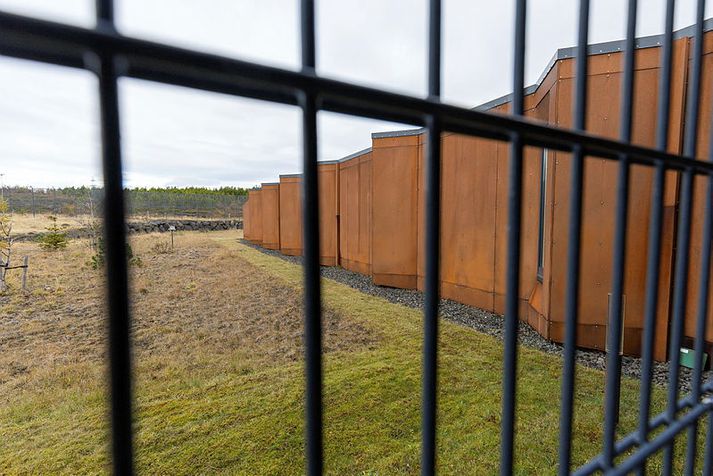 Hælisleitendur sem hefur verið vísað úr landi en vilja ekki fara sjálfviljugir eru vistaðir í fangelsi.