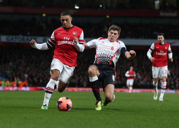 Gerrard og Chamberlain í baráttunni í leik milli Liverpool og Arsenal.