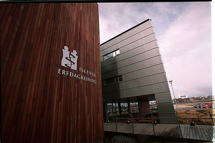 Höfuðstöðvar Íslenskrar erfðagreiningar Starfsemi ÍE er ekki eingöngu bundin við erfðafræðirannsóknir. Margs konar þjónusta önnur er seld til viðskiptavina víðs vegar um heiminn og skapar stóran hluti þeirra tekna sem fyrirtækið fær.