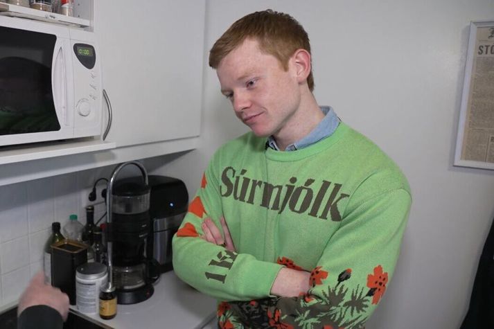 Júlíus Viggó, hér klæddur í Súrmjólkurpeysu úr smiðju Hugleiks Dagssonar, er nýr formaður SUS.