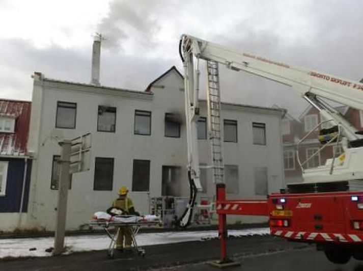 Töluverður eldur kom upp í húsinu. Mynd/ Villi.