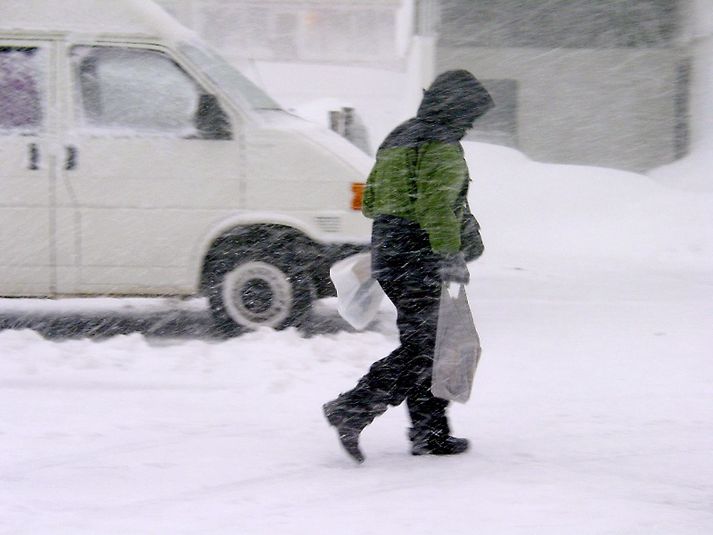 Hættustig vegna snjóflóðahættu er á Siglufirði, Ísafirði og Flateyri. Óvissustig er á Norðurlandi og norðanverðum Vestfjörðum.