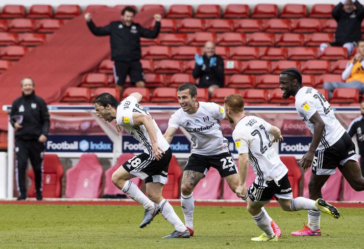 Fulham fagna marki sínu í dag en þeir hafa verið á góðu skriði undanfarið og eiga smá von á að fara beint upp.