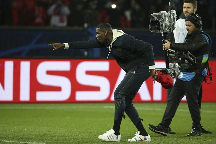 Paul Pogba fagnar sigri á Parc des Princes leikvanginum í París í gær en hann  tók út leikbann í leiknum. Ein af ástæðunum fyrir því að sigurlíkur United voru aðeins þrjú prósent.