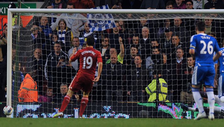 Stewart Downing klikkar hér á vítaspyrnu sinni í kvöld.