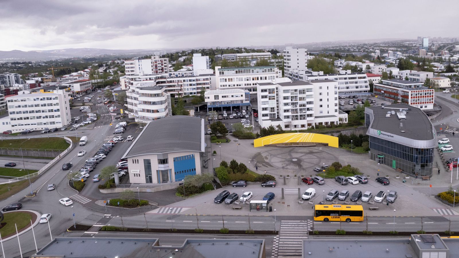 Á­rekstur við Hamra­borg