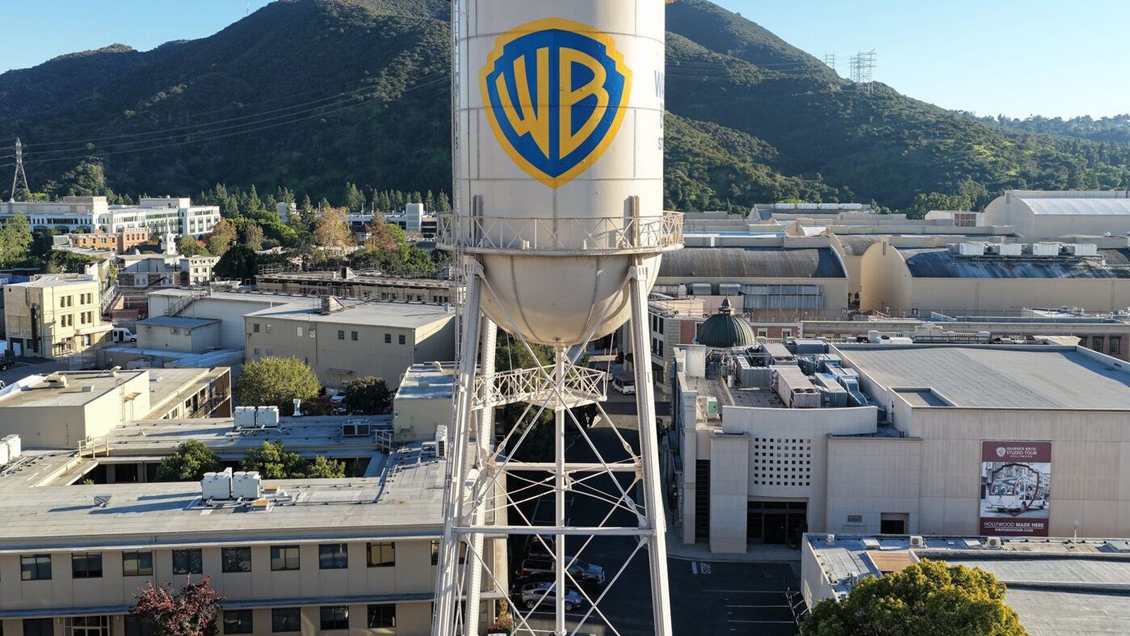 Paramount sigrar Netflix í bar­áttunni um Warner Bros.