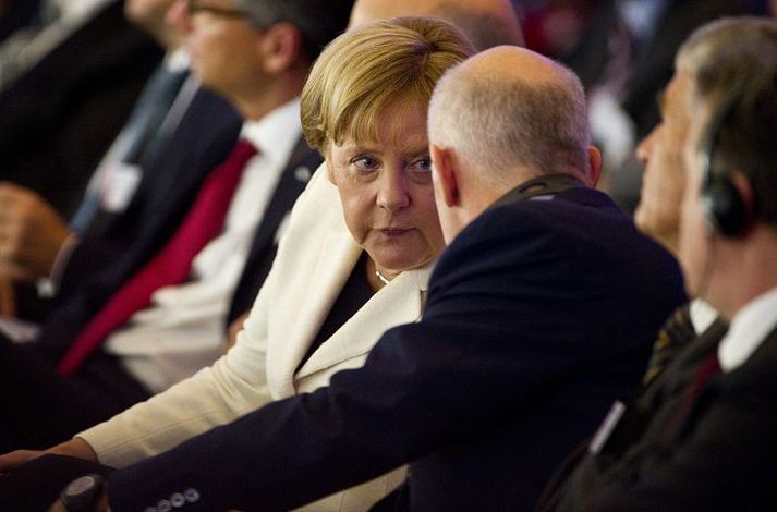 Ræðast við Angela Merkel og Georg Papandreú á fundi í Þýskalandi.nordicphotos/AFP