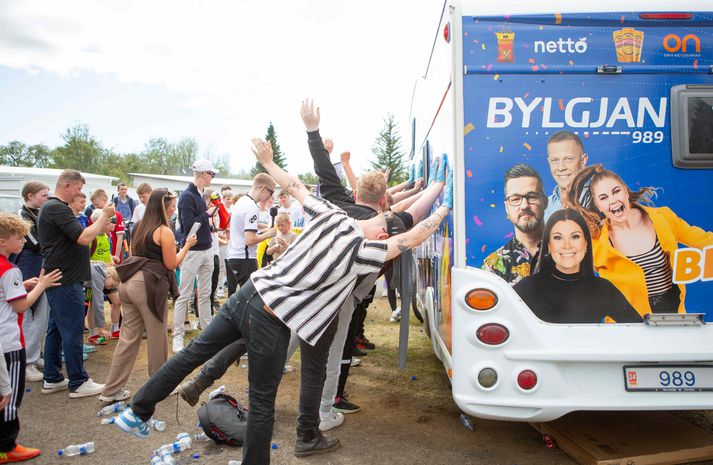 Bylgjulestin mætti í sól og blíðu á Selfossi síðasta laugardag. Mikið fjör var í bænum og afar fjölmennt.  Hér má sjá nokkra hressa þátttakendur í leiknum Tengiru? Myndir/Helga Dögg Reynisdóttir