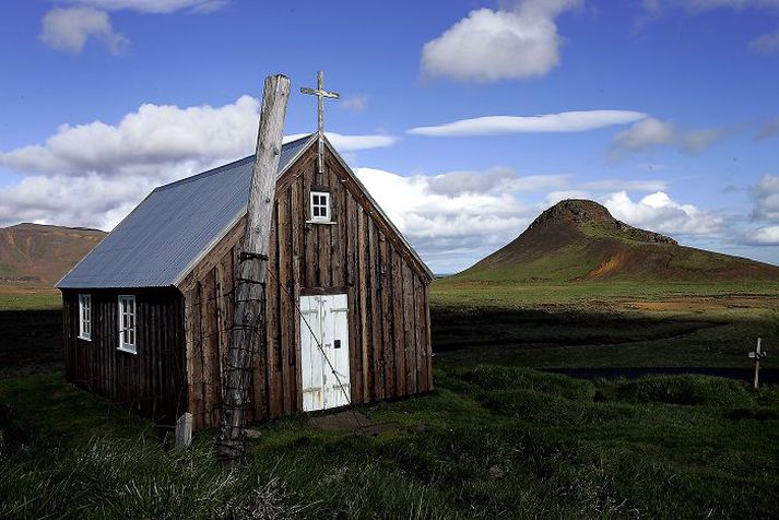 Kirkjan er metin á tæpar tólf milljónir. Þar af fást fjórar og hálf úr brunatryggingum en afganginn þarf sá dæmdi að greiða. Fréttablaðið/stefán