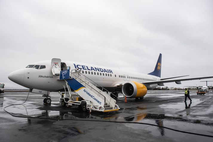 Ein af nýjustu vélum Icelandair skemmdist í furðulegu óhappi að kvöldi jóladags.