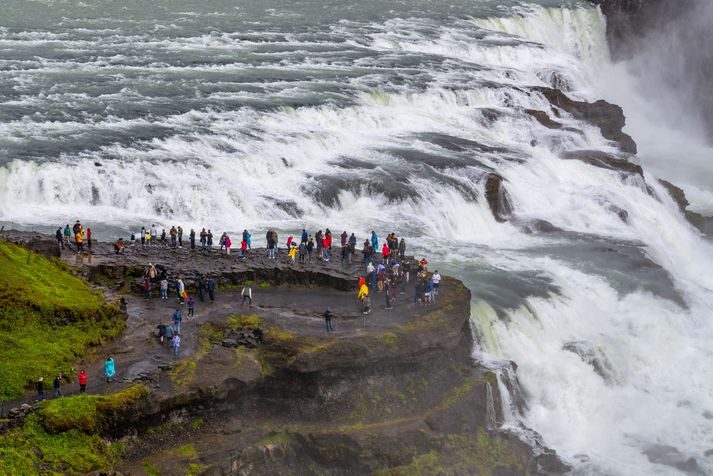 Ferðamenn við einn fjölfarnasta ferðamannastað landsins, Gullfoss, síðasta sumar.