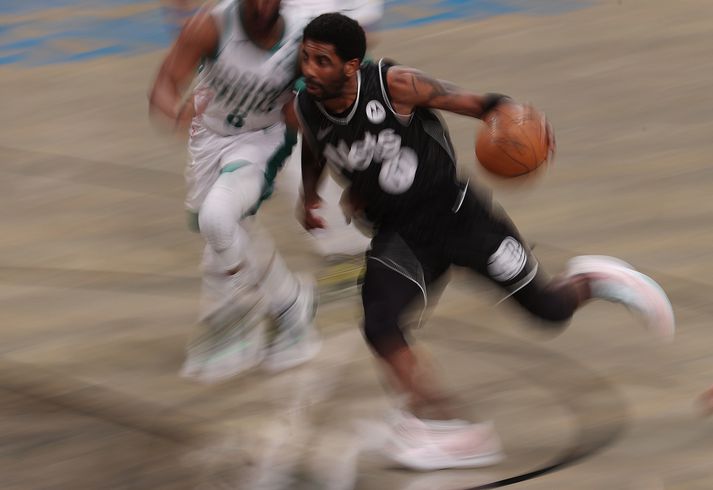 Kyrie Irving á fleygiferð í leik Brooklyn Nets og Boston Celtics.