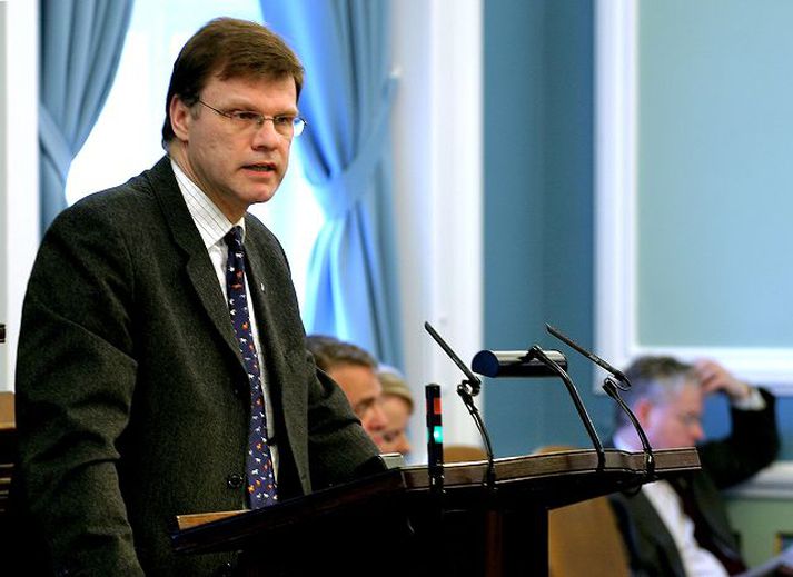 Árni M. Mathiesen mælti fyrir frumvarpi um heimild til lántöku ríkissjóðs. Hann segir engar áætlanir um aðkomu bankanna vegna kostnaðar við lán ríkisins.  