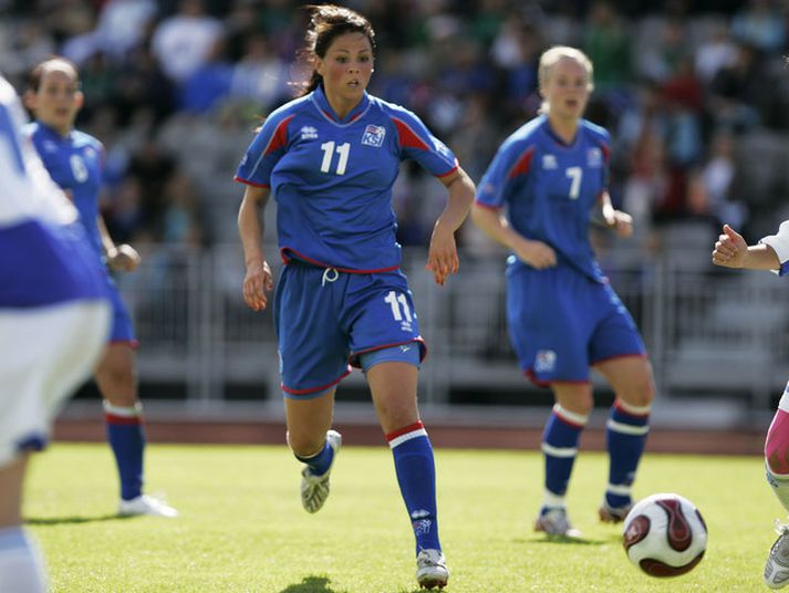 Sara Björk Gunnarsdóttir í leik með íslenska landsliðinu.