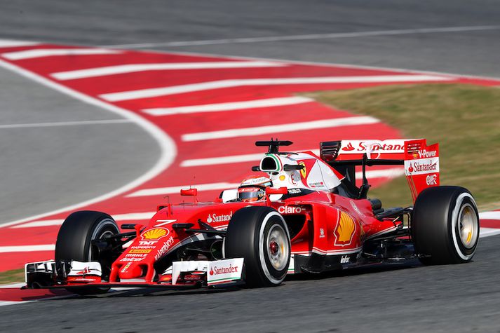 Kimi Raikkonen á Ferrari bílnum í dag.
