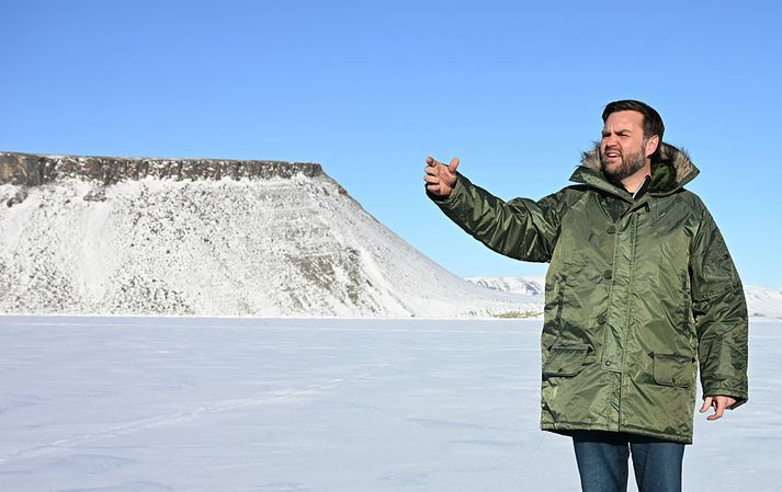 JD Vance, varaforseti Bandaríkjanna, fór í afar umdeilda heimsókn til Grænlands eftir að Trump hótaði að taka landið yfir, mögulega með valdi.