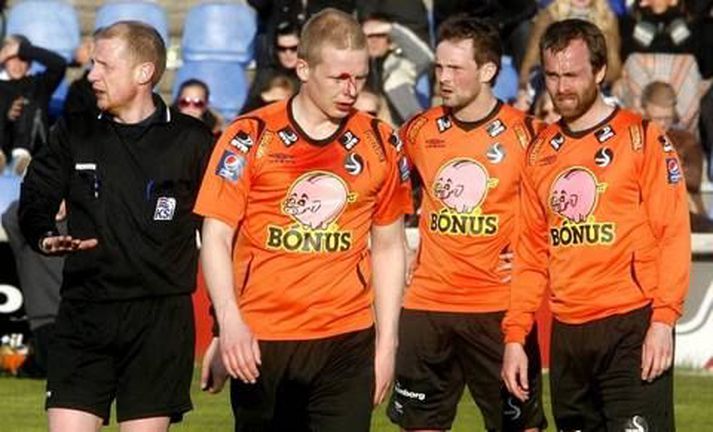 Einar Pétursson gengur hér blóðugur af velli í leik með Fylki fyrr í sumar.