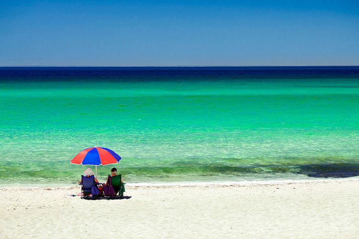 Aðstæður við Geographe-flóa breyttust fljótt þegar fjölskyldan var þar að leik undan ströndinni. 