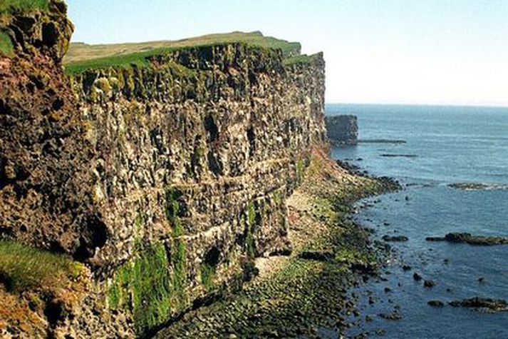 Látrabjarg er vinsæll ferðamannastaður.