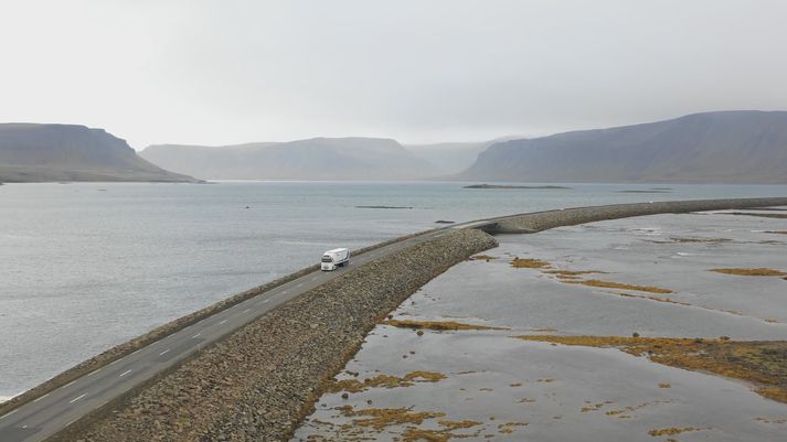 Brúin yfir Gilsfjörð stytti Vestfjarðaveg um 17 kílómetra.