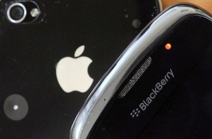 Þá eru BlackBerry-notendur líklegri en aðrir til að beinlínis svara í símann þegar þeir eru á klósettinu.