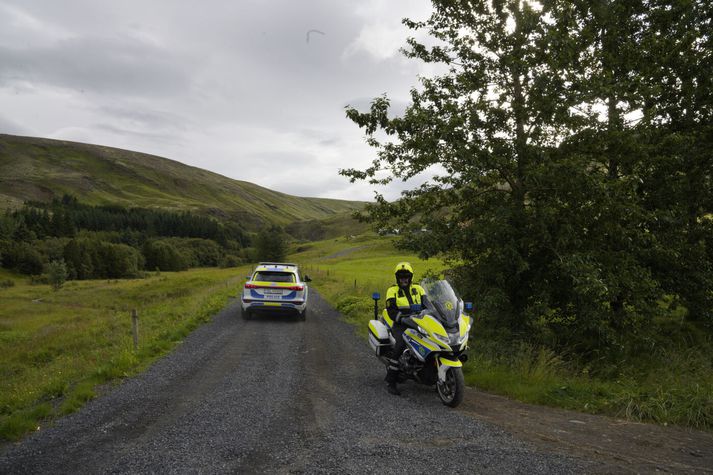 Lögreglan hefur lokað fyrir aðkomu að búinu.