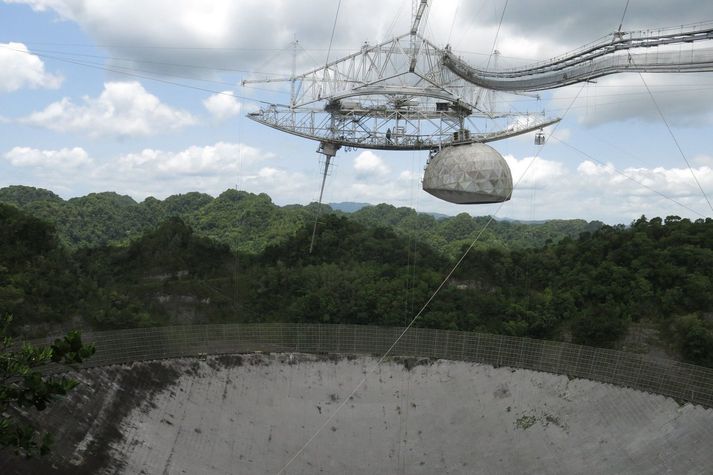 Arecibo-útvarpssjónaukinn er talinn í hættu á að hrynja.