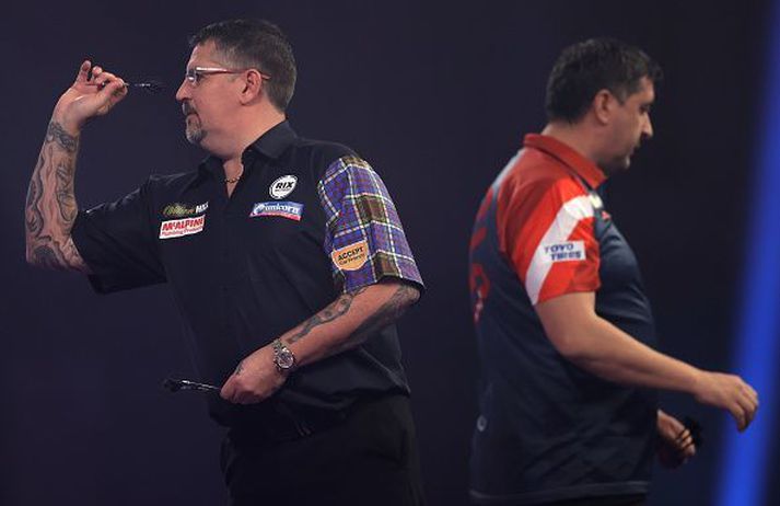 Gary Anderson var ekki hrifinn af leikaðferð Mensur Suljović í kvöld.