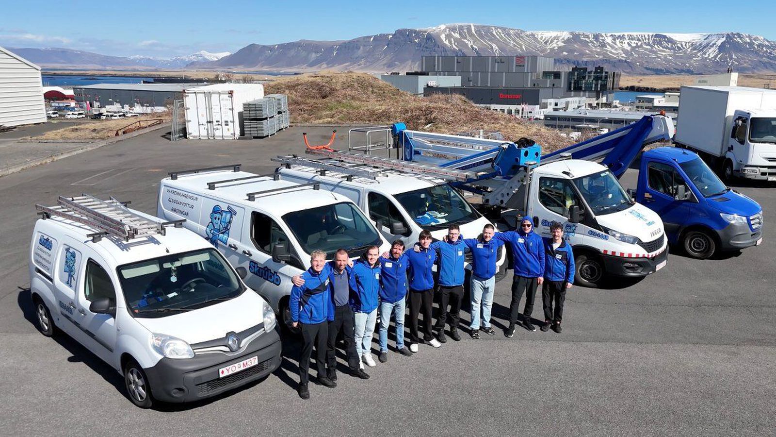 Gluggaþvottur og þakrennuhreinsun fyrir sumarið