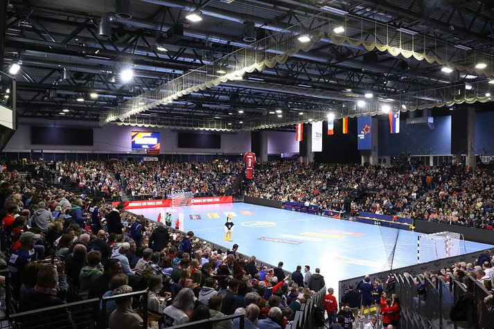 Það var þétt setið í GP Joule Arena í gærkvöld eins og sjá má. Einn áhorfenda lést.