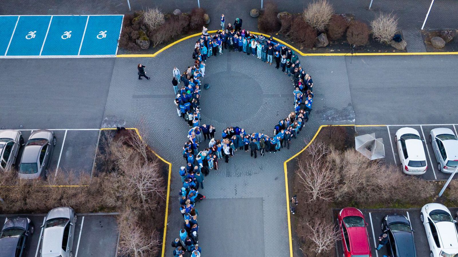 Mynduðu blátt P og minntust Pat­reks Freys