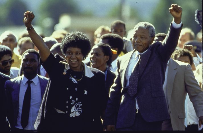 Winnie og Nelson Mandela í febrúar árið 1990 þegar Nelson var sleppt úr haldi.