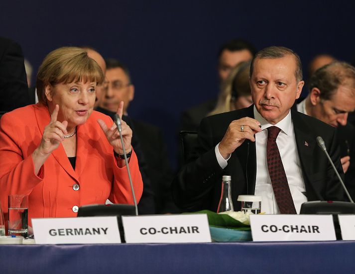 Merkel kanslari Þýskaland leggur áherslu á mikilvægi þess að farið verði með uppreisnarmennina innan ramma dóms og laga en Erdogan útilokar ekki dauðarefsinguna.