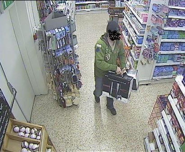 Búðarþjófur við störf.