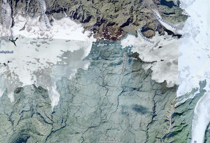 Konurnar eru staddar skammt frá gígunum Magna og Móða á Fimmvörðuhálsi.