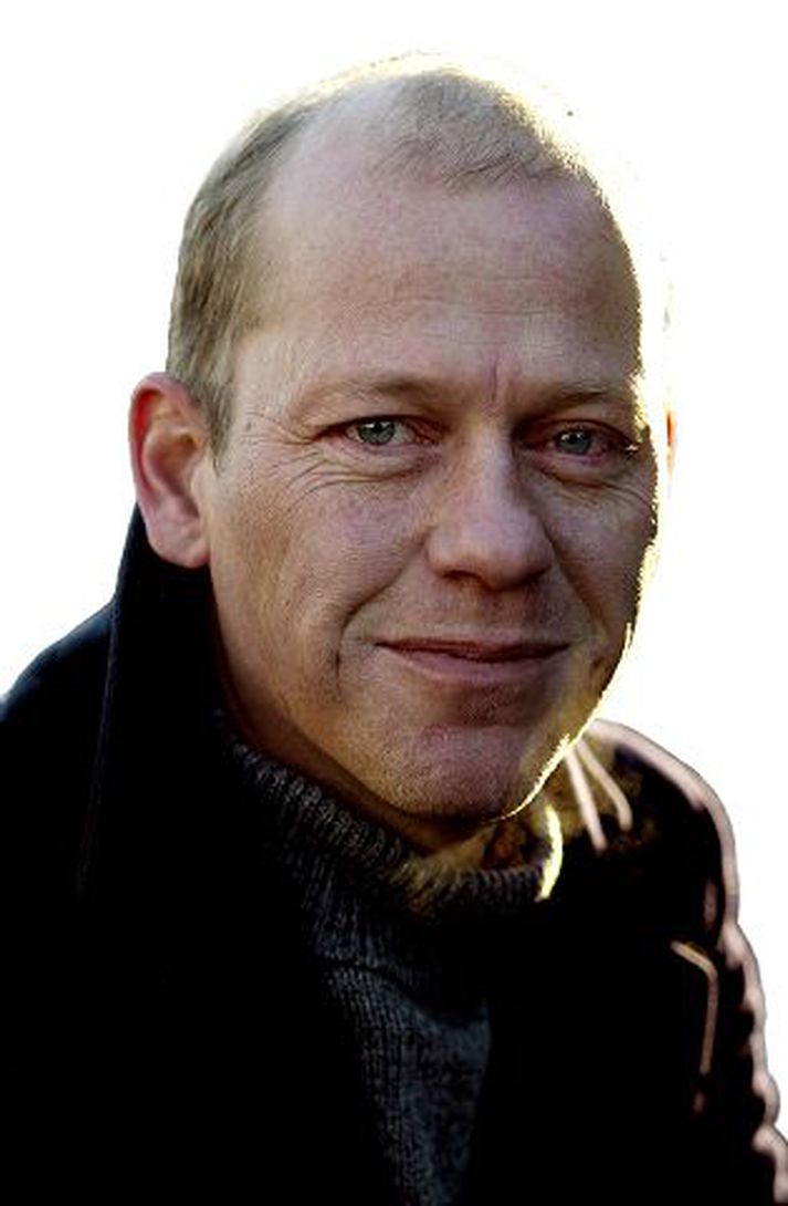 Þeir Árni Pétur og Kjartan Guðjónssynir leika aðalhlutverkin í nýrri gamanþáttaseríu sem Skjár einn hyggst taka til sýningar í haust. Þórhallur Sigurðsson leikur pabba þeirra en tökur verða á Akureyri.