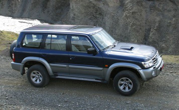Nissan Patrol, samskonar bíll og sá sem notaður var í vegatálmann.