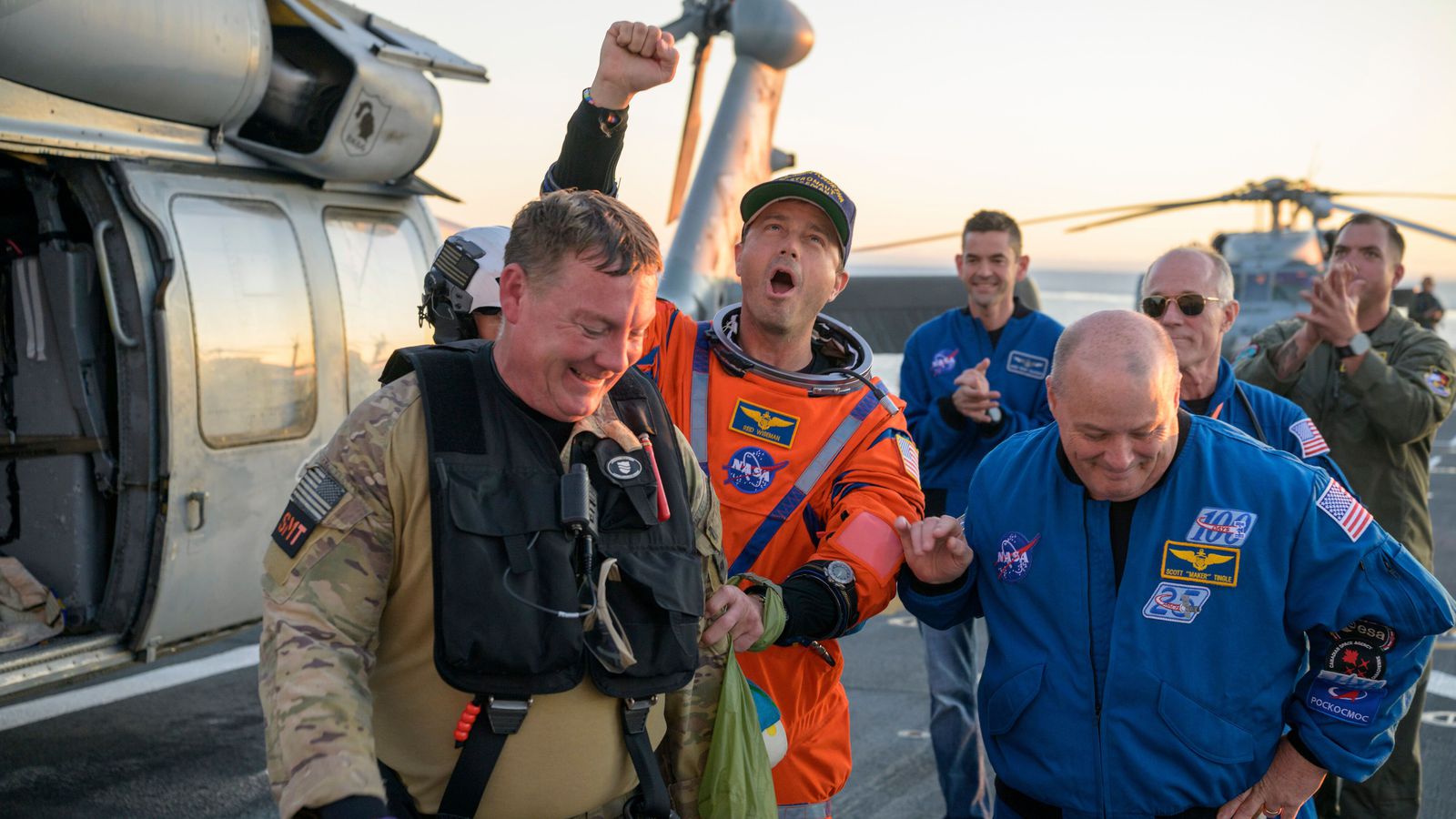 Full­komin lending eftir sögu­lega ferð