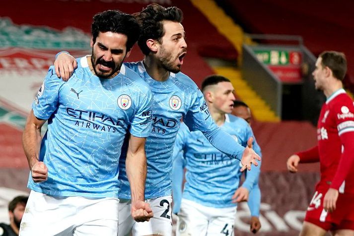 Ilkay Guendogan fagnar hér ásamt Bernardo Silva í sigri Manchester City á Liverpool á dögunum.