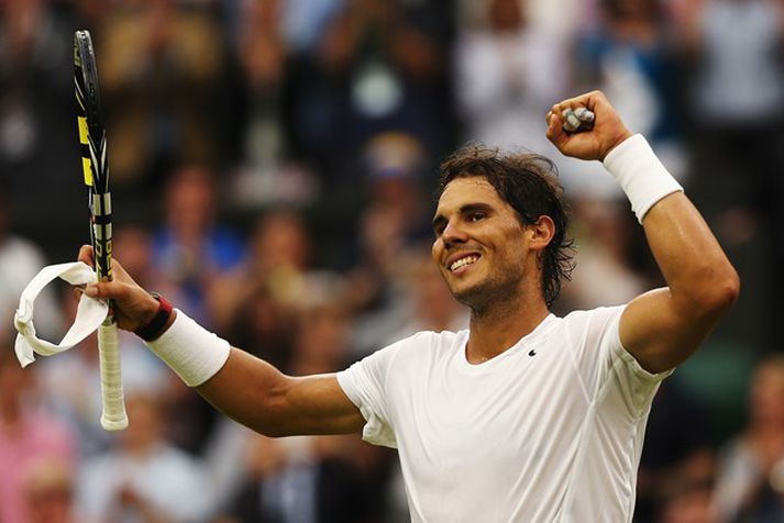 Rafael Nadal er komin áfram í 16-manna úrslitin á Wimbledon.