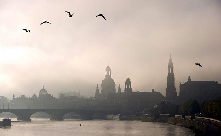 Frúarkirkja sést hér bera við himinn í miðborg gömlu Dresden í Þýskalandi.