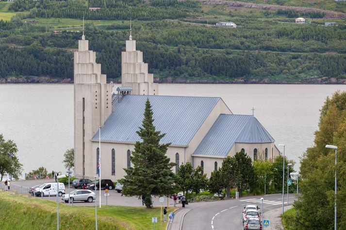 Maðurinn starfaði í verslun á Akureyri.