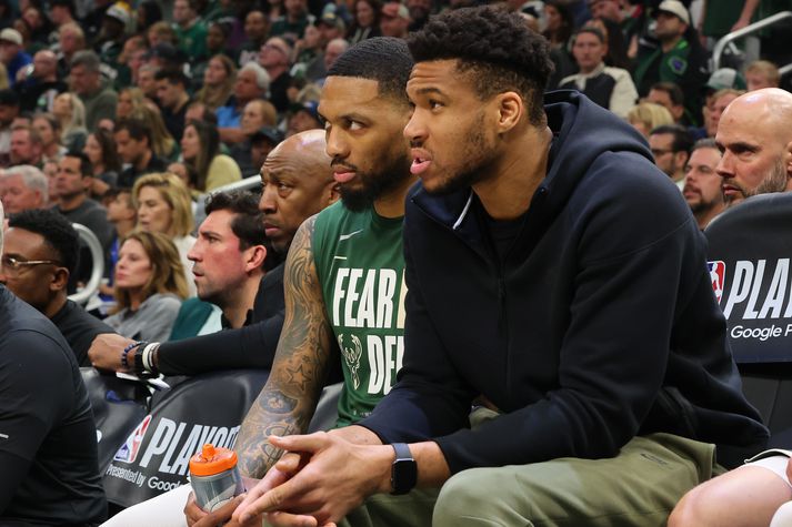 Damian Lillard og Giannis Antetokounmpo áttu að gera Milwaukee Bucks að óstöðvandi liði en meiddust báðir á úrslitastundu og Bucks datt úr á móti Indiana Pacers.