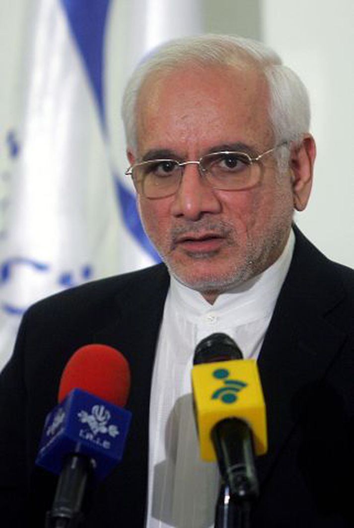 Gholamreza Aghazadeh formaður kjarnorkusamtaka Írans segir að Íransstjórn muni ekki stöðva starfsemi sína þrátt fyrir utanaðkomandi þrýsting
