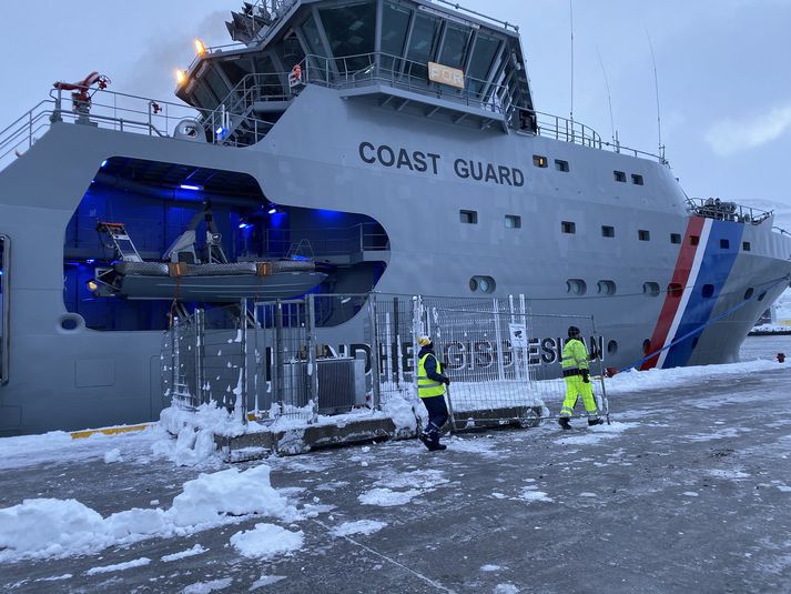 Er þetta í fyrsta sinn sem varðskipið er nýtt sem hreyfanleg aflstöð en Þór getur flutt 2MW af rafmagni í land.