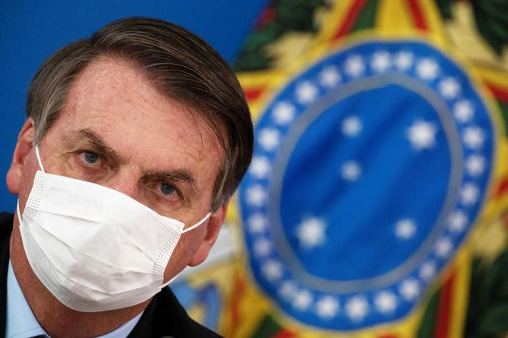 Bolsonaro forseti hefur ítrekað gert lítið úr faraldrinum. Í gær hvatti hann stuðningsmenn til njósna á gjörgæsludeildum sjúkrahúsa.