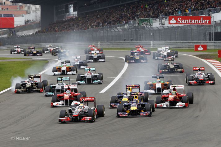 Frá ræsingu í Formúlu 1 keppni á Nürburgring brautinni árið 2011.