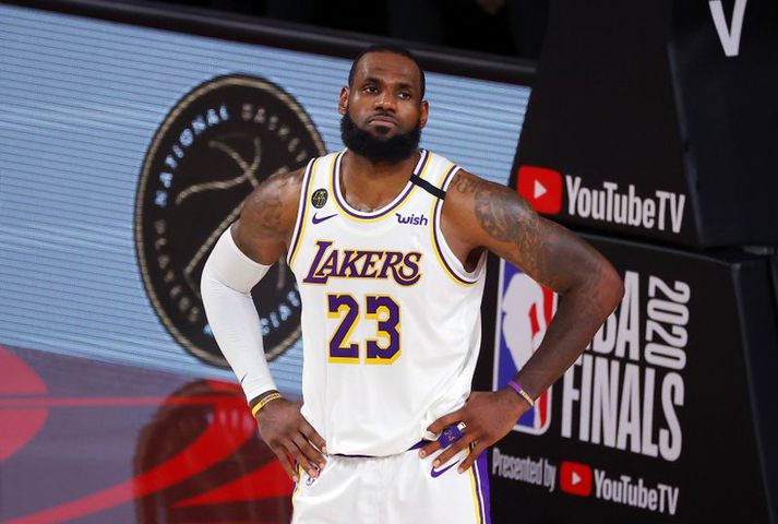 LeBron James var orðinn verulega pirraður undir lok leiks.